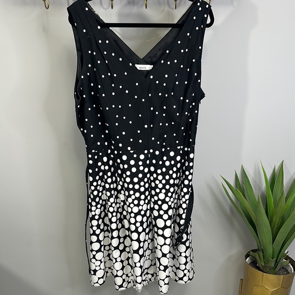 Elegant Black and White Polka Dot Dress - Picture 6 of 9